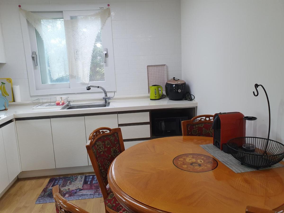Jeju Bada Wi Olle Pension Согвипхо Экстерьер фото