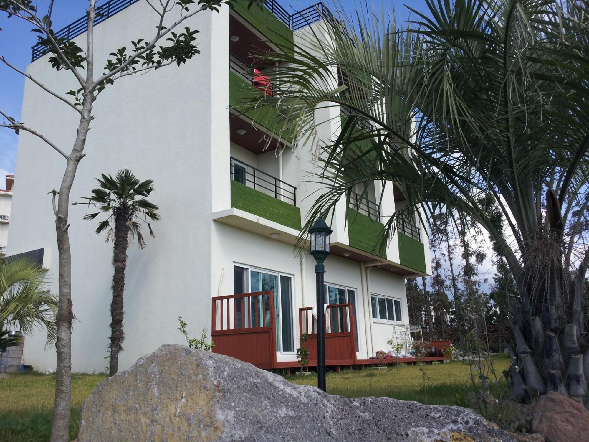 Jeju Bada Wi Olle Pension Согвипхо Экстерьер фото