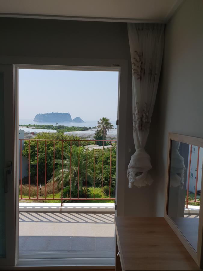 Jeju Bada Wi Olle Pension Согвипхо Экстерьер фото