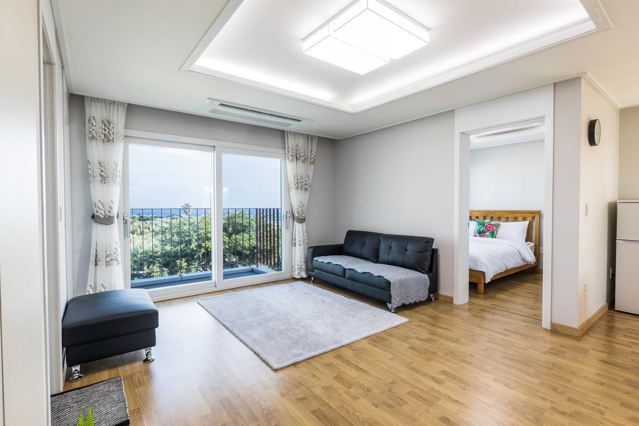 Jeju Bada Wi Olle Pension Согвипхо Экстерьер фото