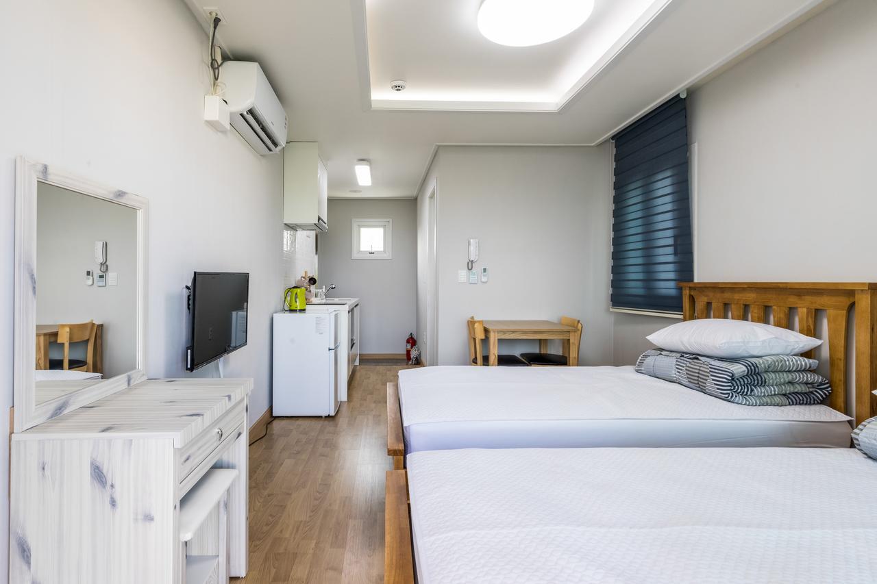 Jeju Bada Wi Olle Pension Согвипхо Экстерьер фото