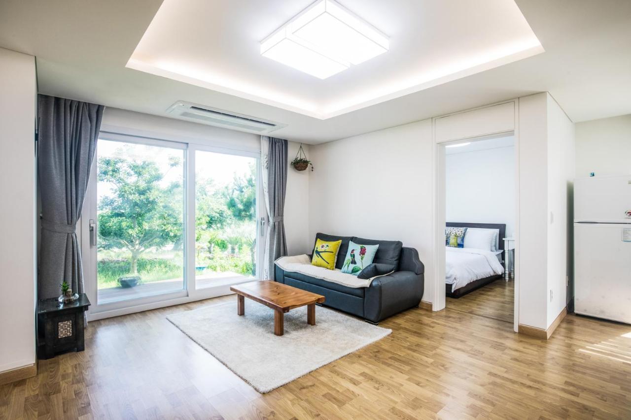 Jeju Bada Wi Olle Pension Согвипхо Экстерьер фото