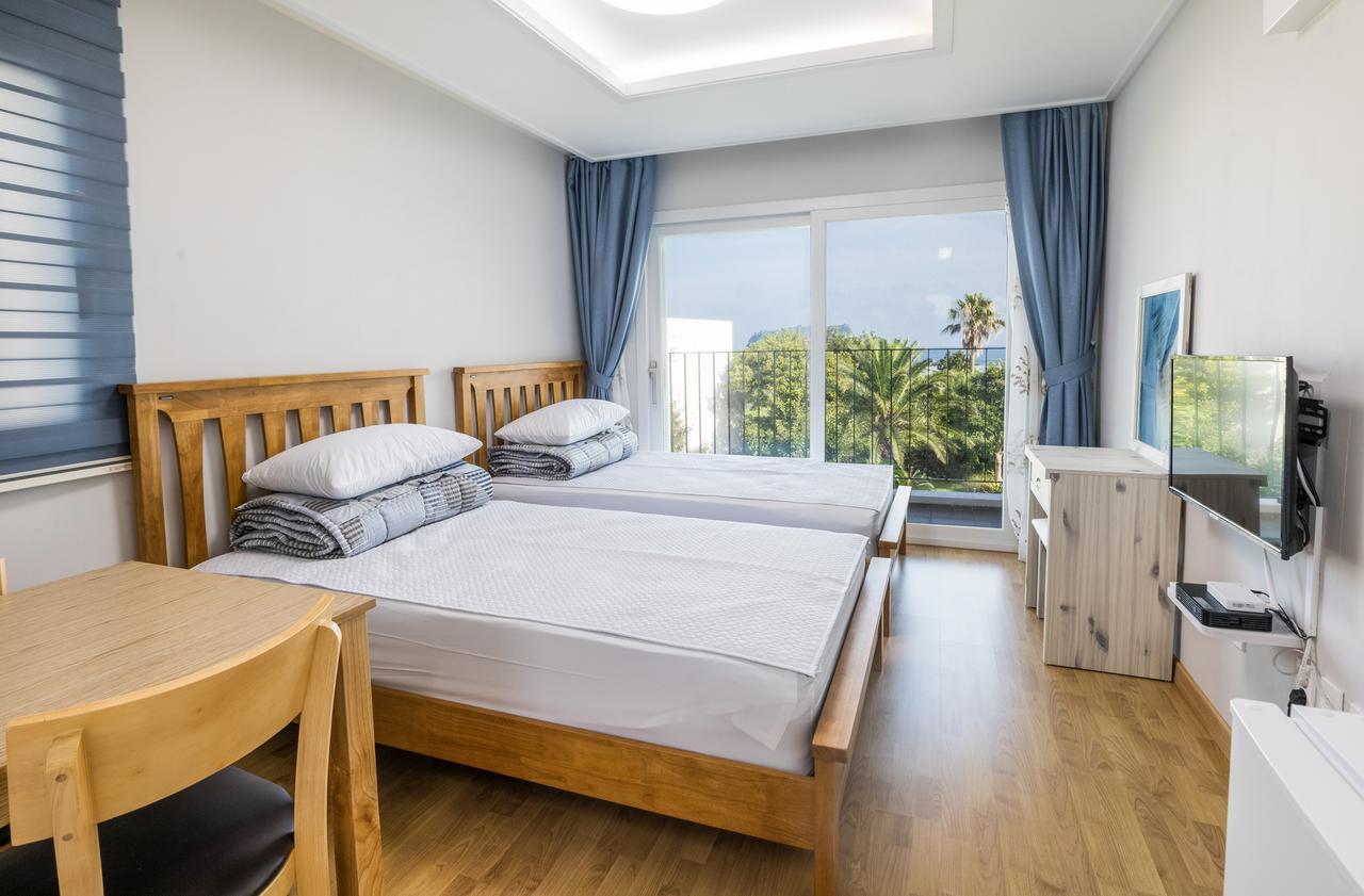 Jeju Bada Wi Olle Pension Согвипхо Экстерьер фото