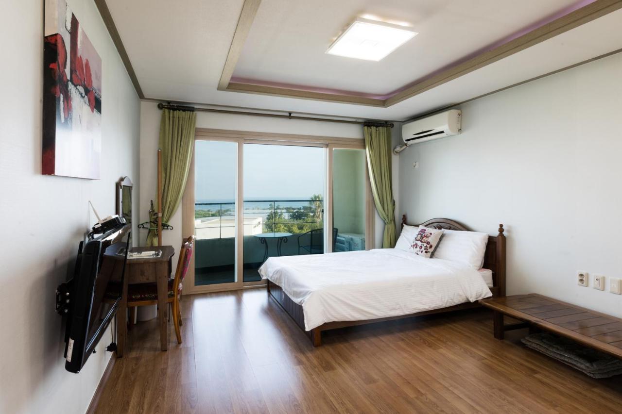 Jeju Bada Wi Olle Pension Согвипхо Экстерьер фото