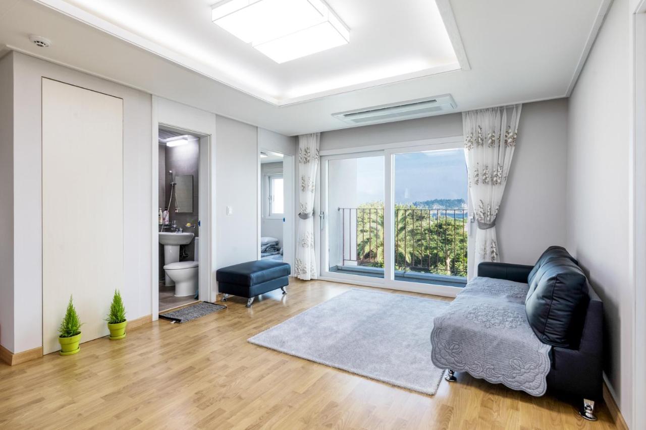 Jeju Bada Wi Olle Pension Согвипхо Экстерьер фото