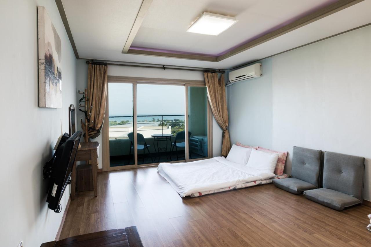 Jeju Bada Wi Olle Pension Согвипхо Экстерьер фото